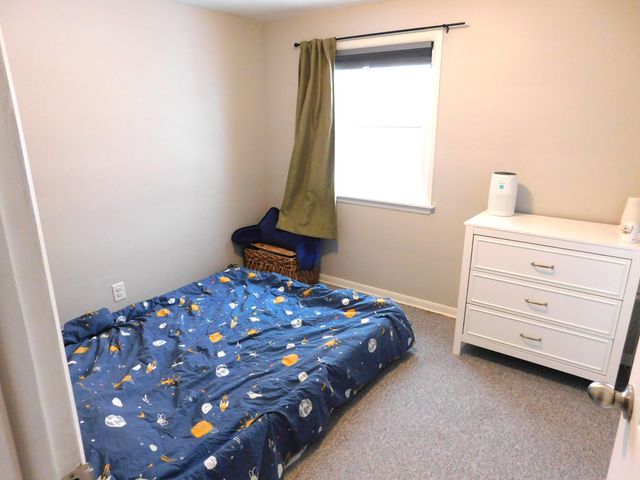 220 S Division Street, Zeeland, MI 49464