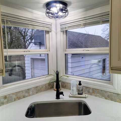 220 S Division Street, Zeeland, MI 49464