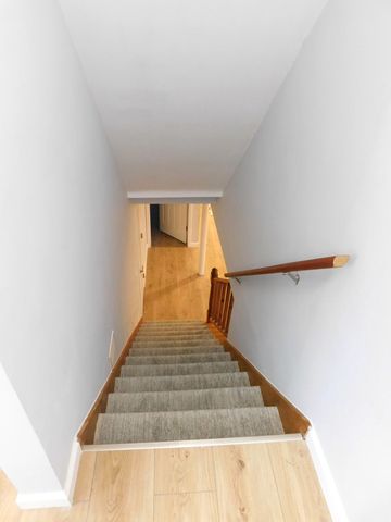 220 S Division Street, Zeeland, MI 49464