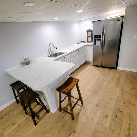 220 S Division Street, Zeeland, MI 49464