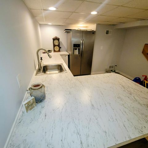 220 S Division Street, Zeeland, MI 49464