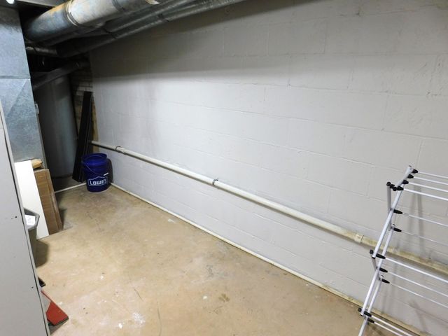 220 S Division Street, Zeeland, MI 49464