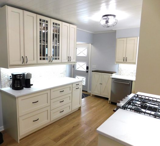 220 S Division Street, Zeeland, MI 49464