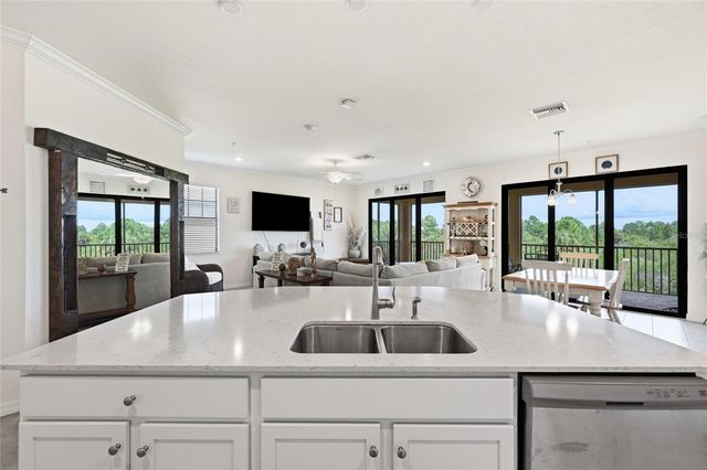 10047 CROOKED CREEK DRIVE 201, Venice, FL 34293