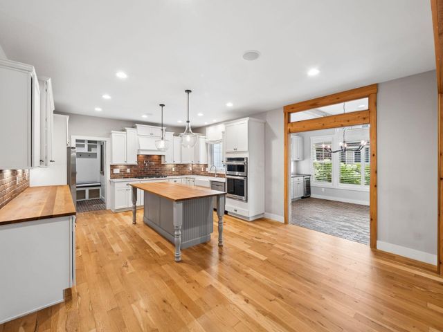 8568 Liberty Road N, Powell, OH 43065