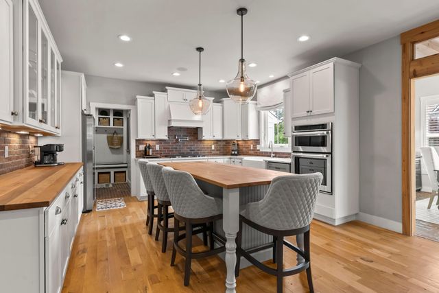 8568 Liberty Road N, Powell, OH 43065