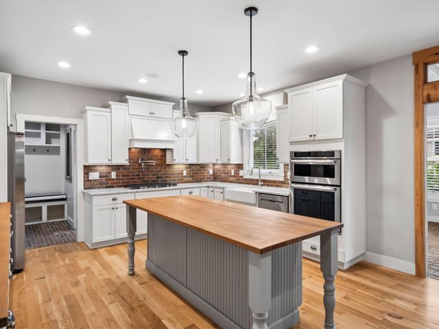8568 Liberty Road N, Powell, OH 43065
