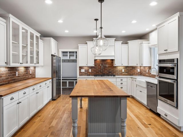 8568 Liberty Road N, Powell, OH 43065