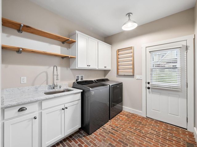 8568 Liberty Road N, Powell, OH 43065