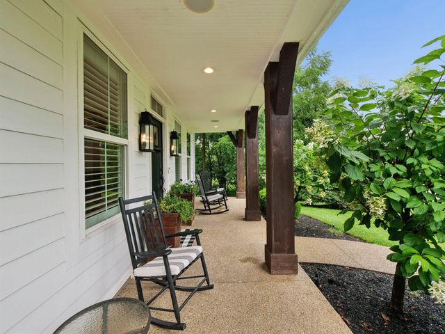 8568 Liberty Road N, Powell, OH 43065