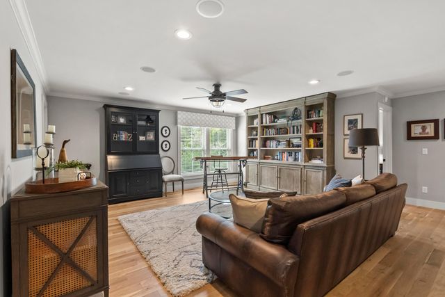 8568 Liberty Road N, Powell, OH 43065