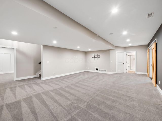 8568 Liberty Road N, Powell, OH 43065
