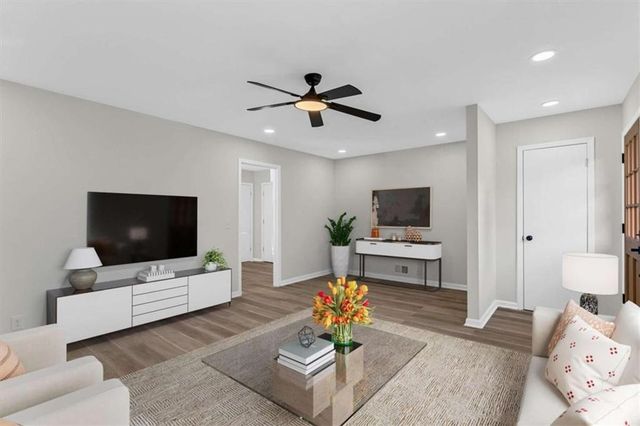 520 Stonewood Drive, Stone Mountain, GA 30087