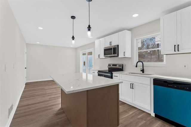 520 Stonewood Drive, Stone Mountain, GA 30087