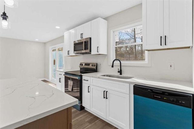 520 Stonewood Drive, Stone Mountain, GA 30087