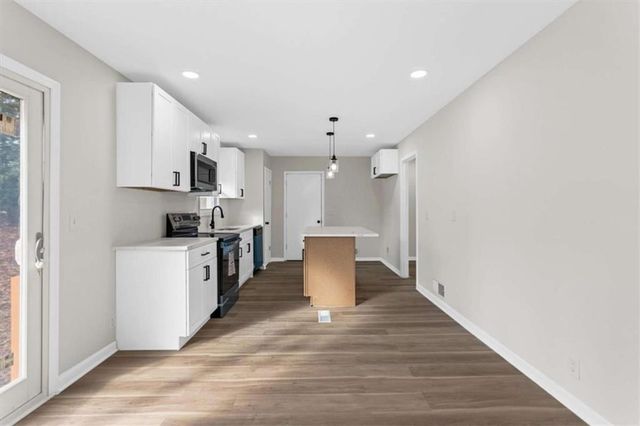 520 Stonewood Drive, Stone Mountain, GA 30087