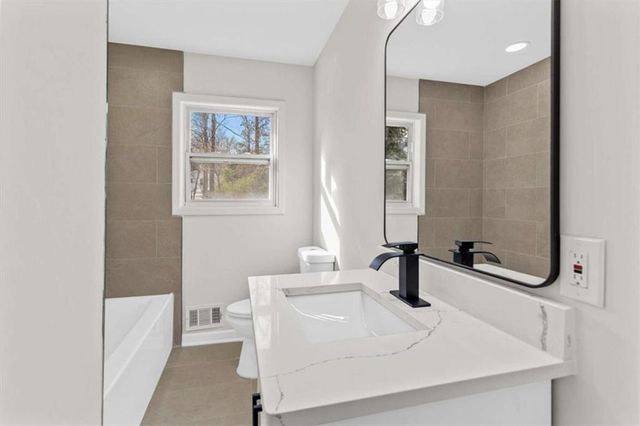 520 Stonewood Drive, Stone Mountain, GA 30087