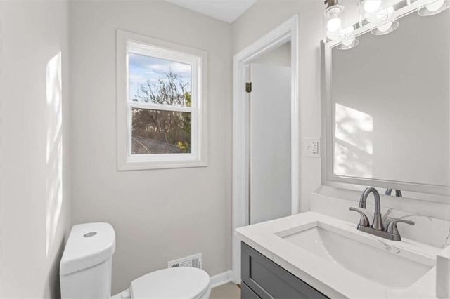 520 Stonewood Drive, Stone Mountain, GA 30087