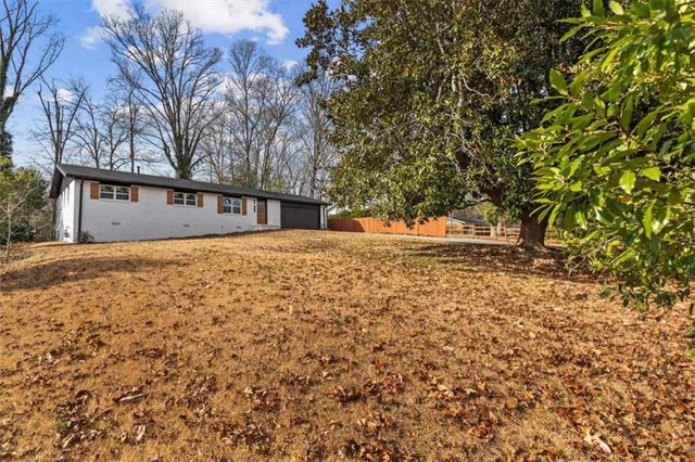 520 Stonewood Drive, Stone Mountain, GA 30087