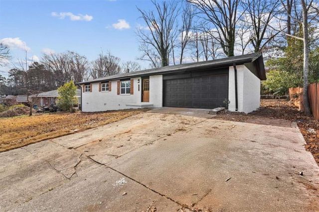 520 Stonewood Drive, Stone Mountain, GA 30087