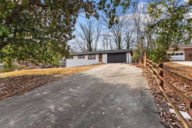 520 Stonewood Drive, Stone Mountain, GA 30087