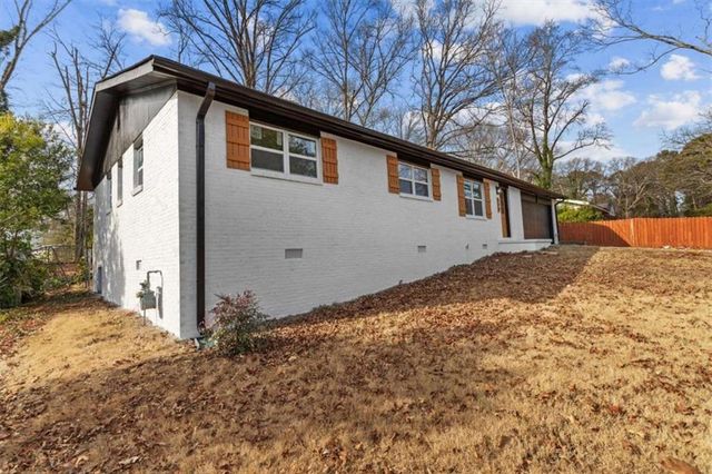 520 Stonewood Drive, Stone Mountain, GA 30087