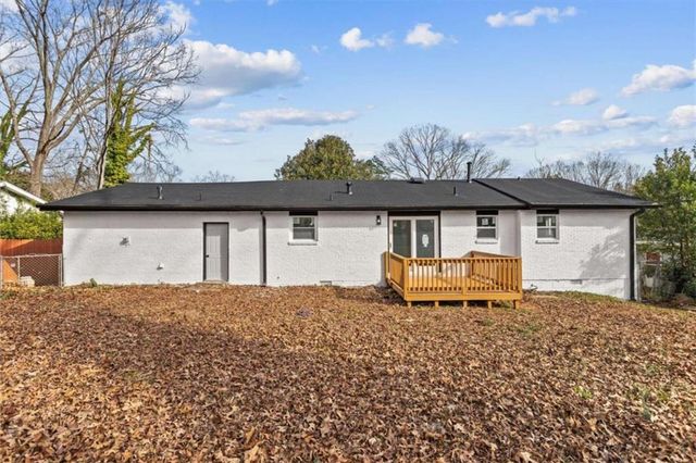 520 Stonewood Drive, Stone Mountain, GA 30087