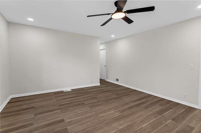 520 Stonewood Drive, Stone Mountain, GA 30087