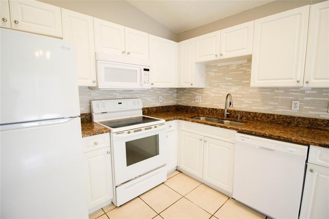 5454 KENSINGTON STREET 5454, Sarasota, FL 34232