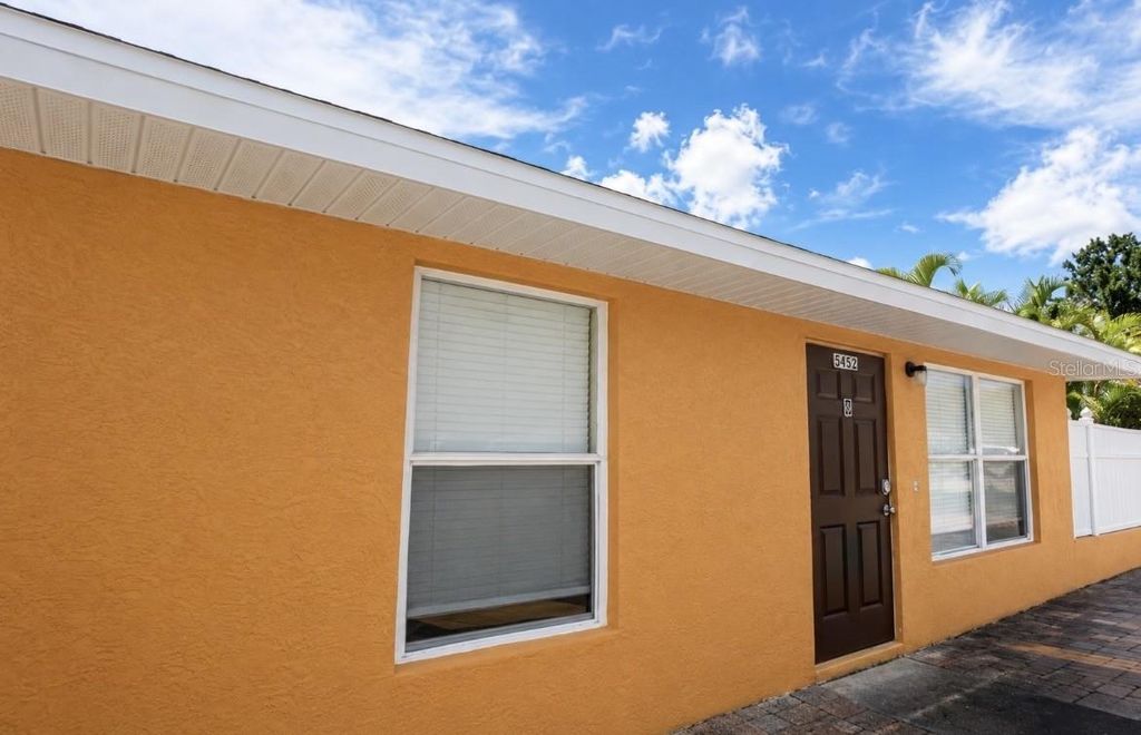 5454 KENSINGTON STREET 5454, Sarasota, FL 34232
