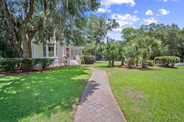 106 Coosaw Club Dr, Beaufort, SC 29907