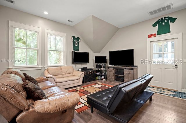 106 Coosaw Club Dr, Beaufort, SC 29907