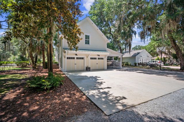 106 Coosaw Club Dr, Beaufort, SC 29907