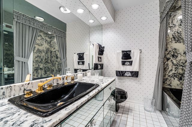 6400 N Cicero Avenue 611, Lincolnwood, IL 60712