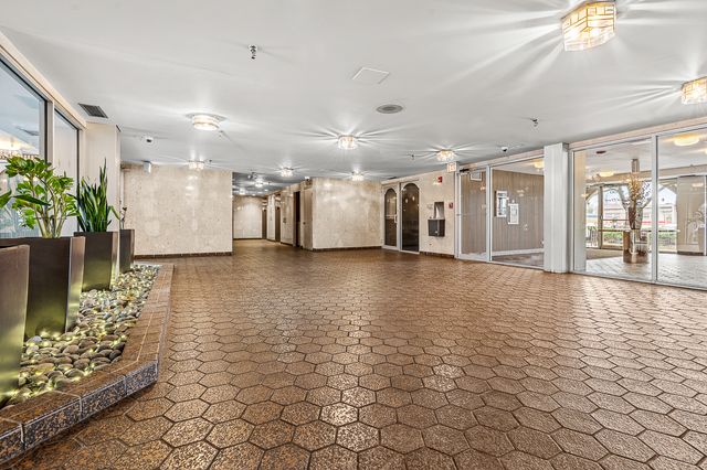 6400 N Cicero Avenue 611, Lincolnwood, IL 60712