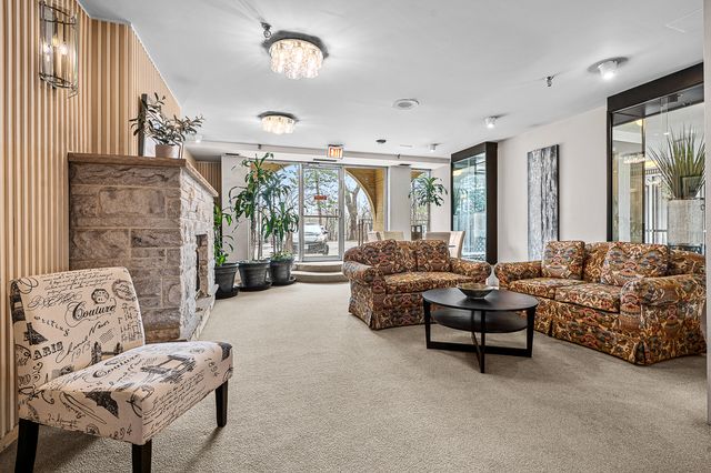 6400 N Cicero Avenue 611, Lincolnwood, IL 60712