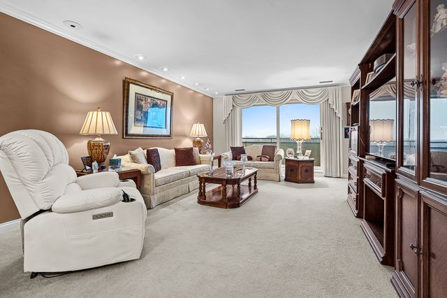 6400 N Cicero Avenue 611, Lincolnwood, IL 60712