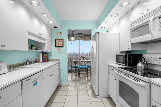 6400 N Cicero Avenue 611, Lincolnwood, IL 60712