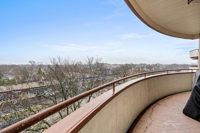 6400 N Cicero Avenue 611, Lincolnwood, IL 60712