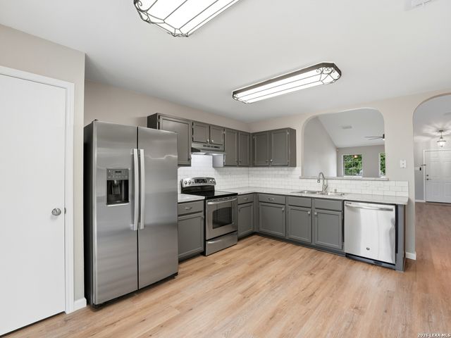 9127 Spiral Woods, Universal City, TX 78148