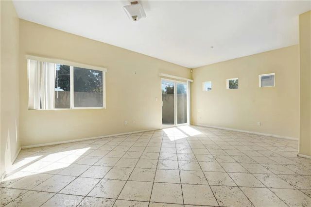 9315 Burnet Ave 117, North Hills, CA 91343