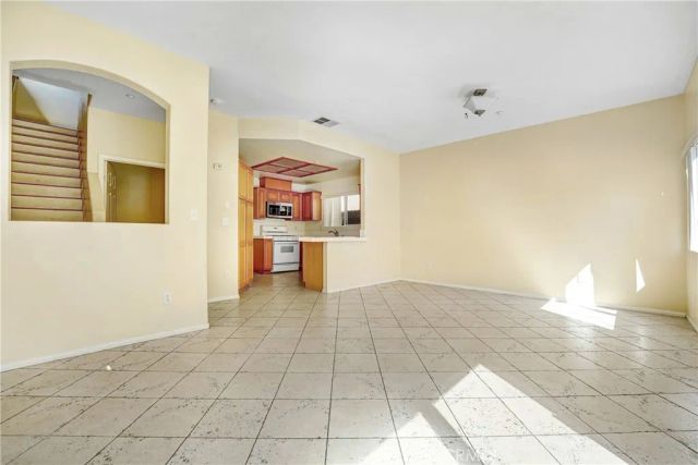 9315 Burnet Ave 117, North Hills, CA 91343