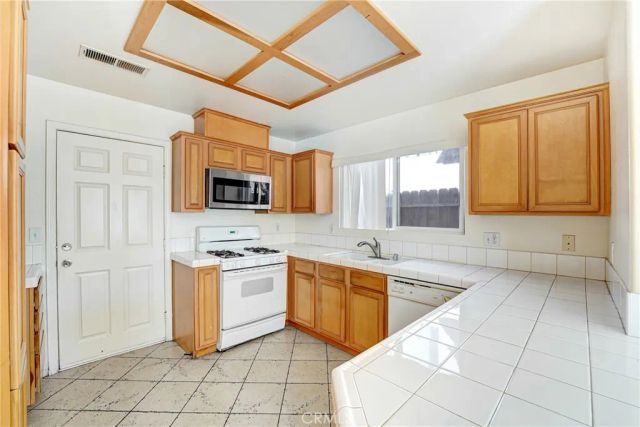 9315 Burnet Ave 117, North Hills, CA 91343