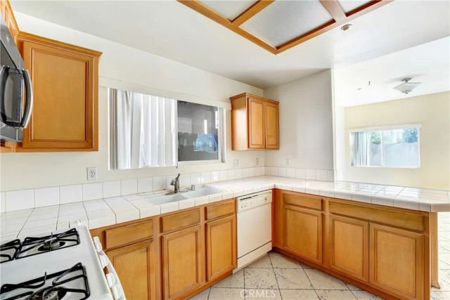9315 Burnet Ave 117, North Hills, CA 91343