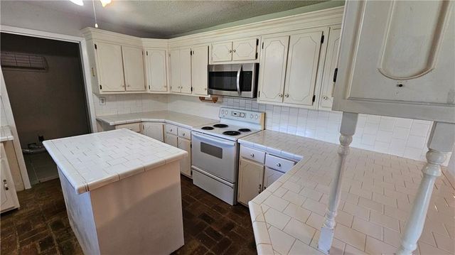 10450 Lockwood Drive, Grand Bay, AL 36541