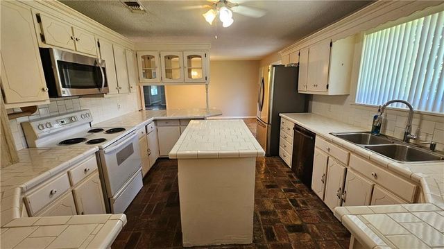 10450 Lockwood Drive, Grand Bay, AL 36541