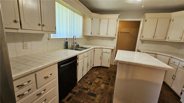 10450 Lockwood Drive, Grand Bay, AL 36541