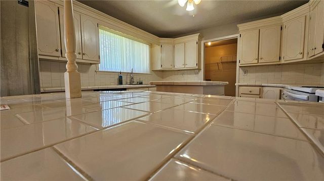 10450 Lockwood Drive, Grand Bay, AL 36541