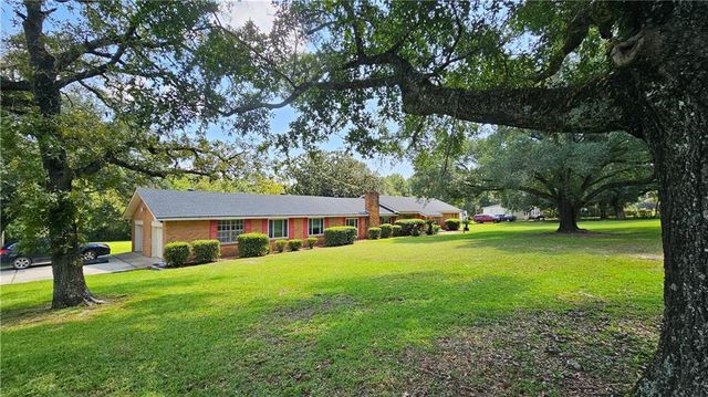 10450 Lockwood Drive, Grand Bay, AL 36541