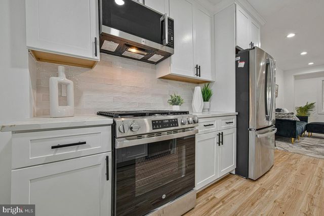 305 34TH PL NE, Washington, DC 20019
